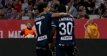 Wszedł z ławki i po niespełna 30 sekundach został bohaterem spotkania. Zapewnił 3 punkty i uratował posadę trenera (VIDEO)